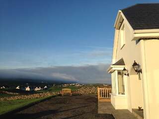 Отели типа «постель и завтрак» Doolin View B&B Дулин-0